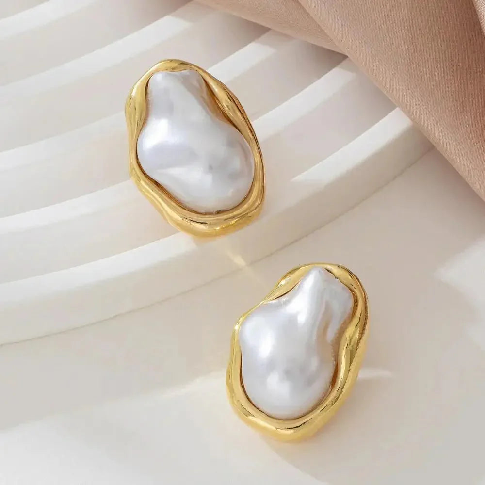 Ivy Vintage Pearl Earrings