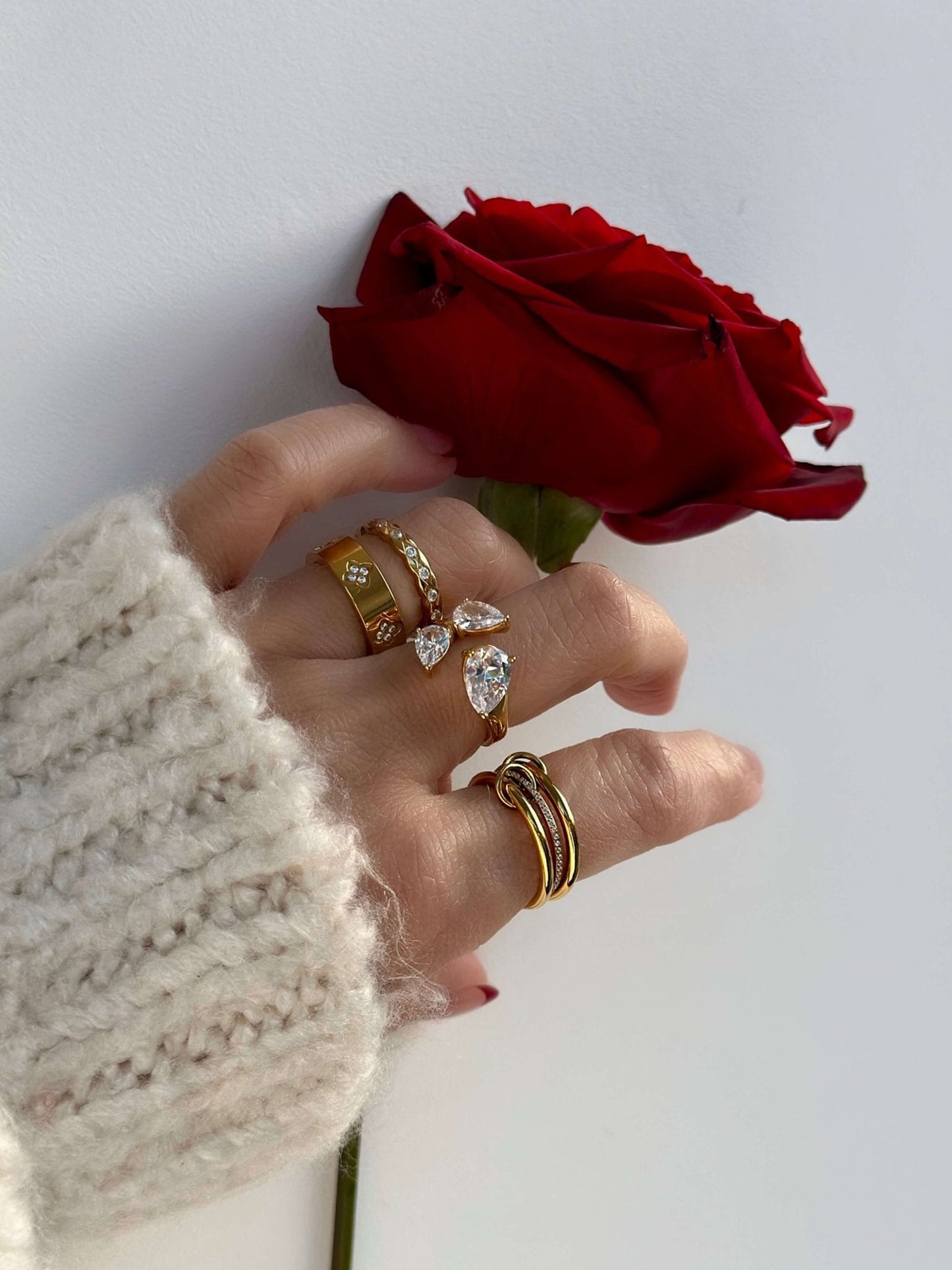 Serrah Heart Rhinestone Band Ring