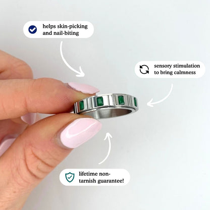 Anillo de plata con cristal de esmeralda para la ansiedad