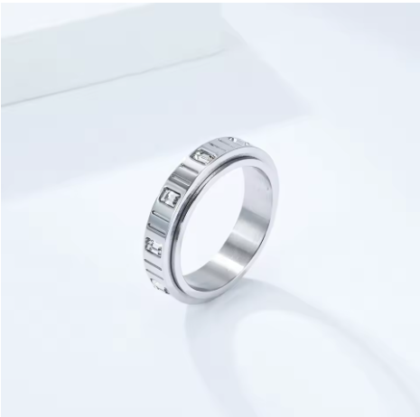 Anillo de ansiedad de cristal blanco plateado