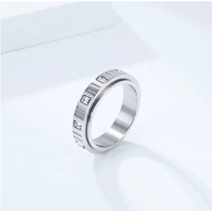 Anillo de ansiedad de cristal blanco plateado