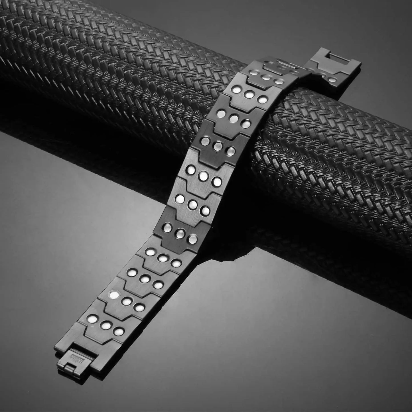 Trivora Energy Bracelet – Copper & Titanium Link Chain with Natural Stones