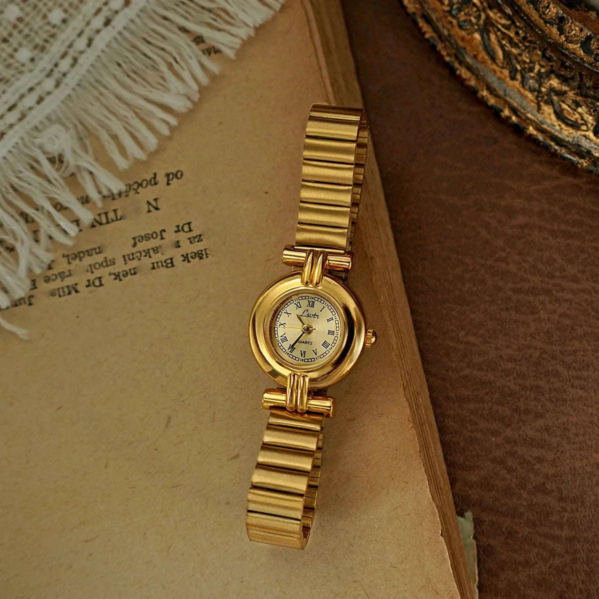 Calla Round Vintage Watch