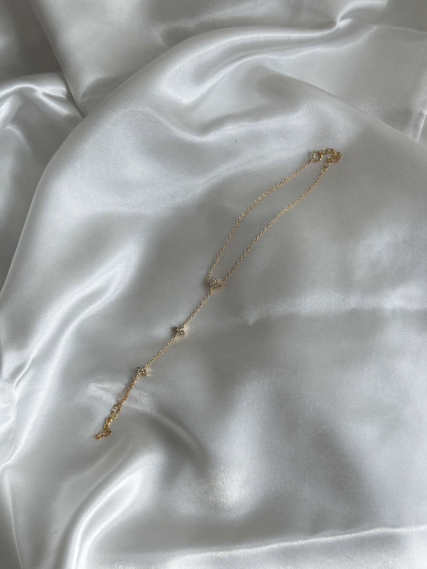 Cora Flower Rhinestone Handchain