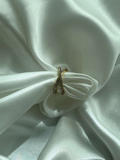 Daisy Crossed Rhinestone Band Ring