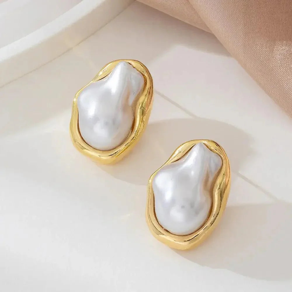 Ivy Vintage Pearl Earrings