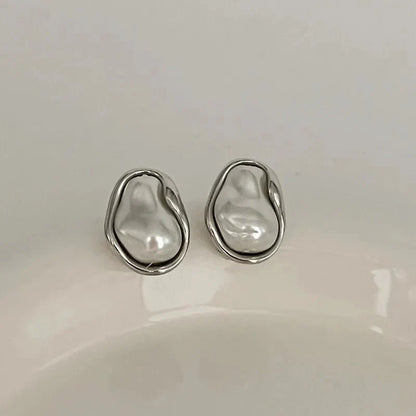 Ivy Vintage Pearl Earrings