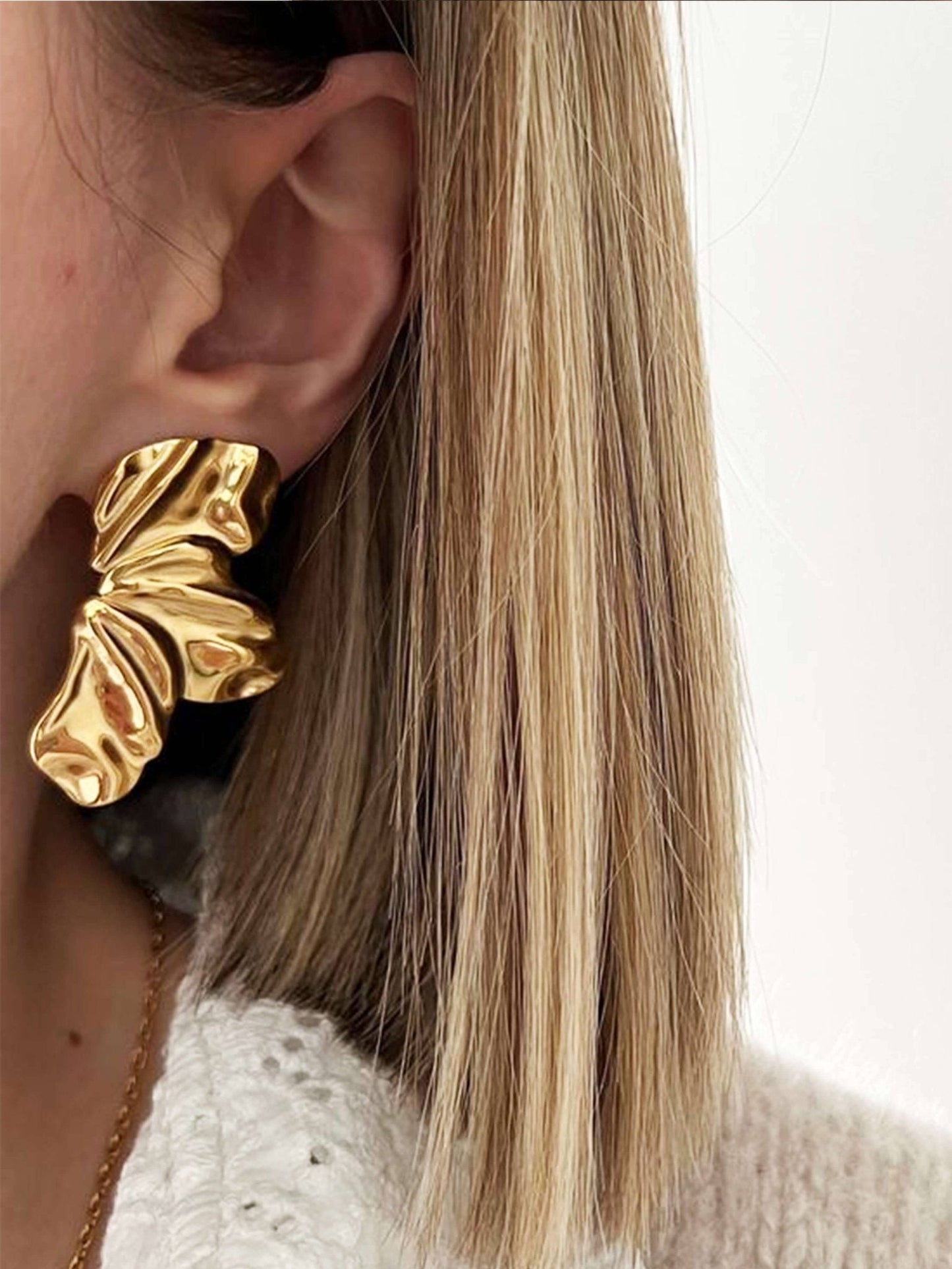 Mia Flower Petal Earrings