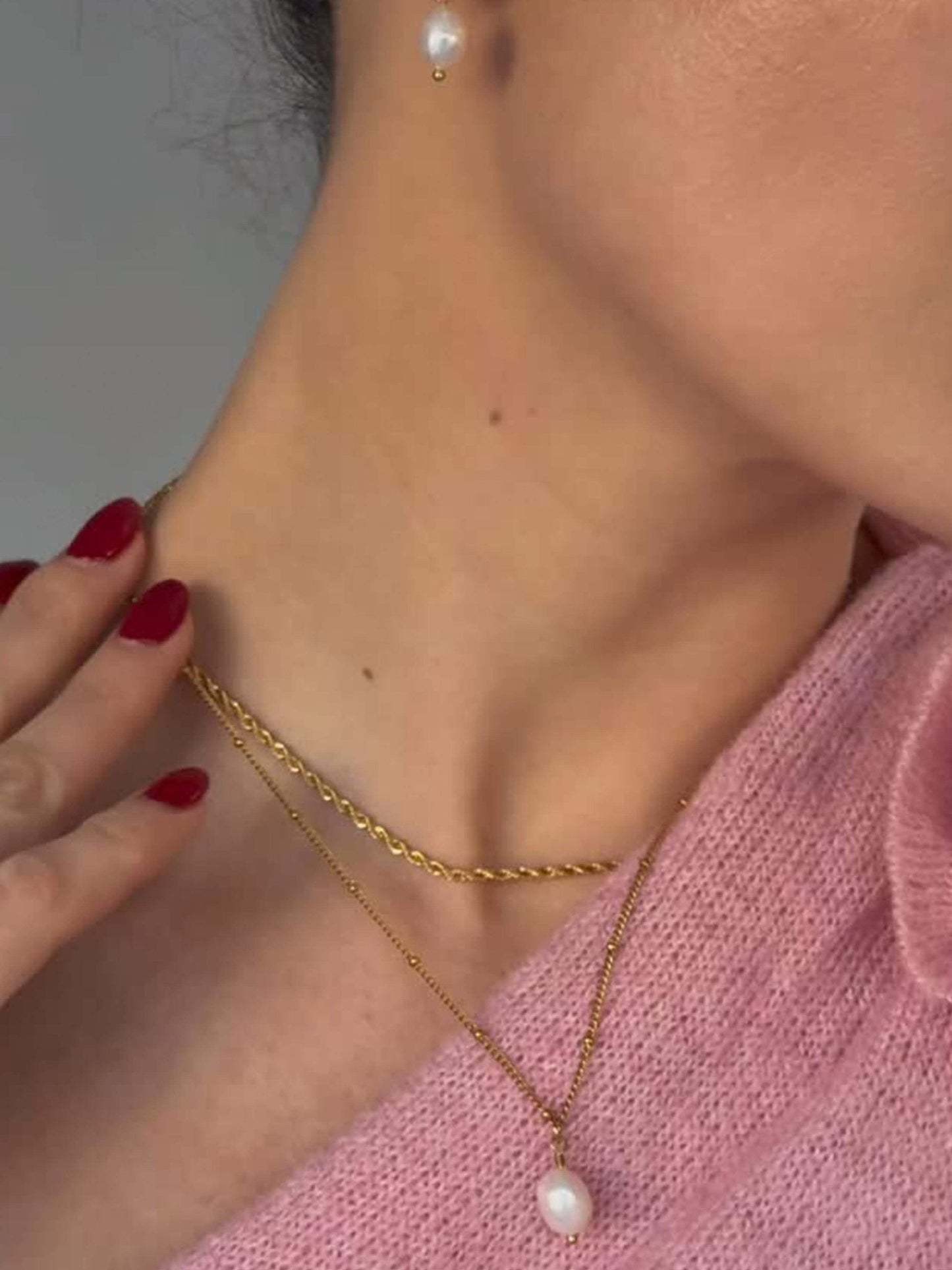 Reina Pearl Pendant Necklace