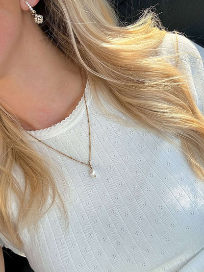 Reina Pearl Pendant Necklace